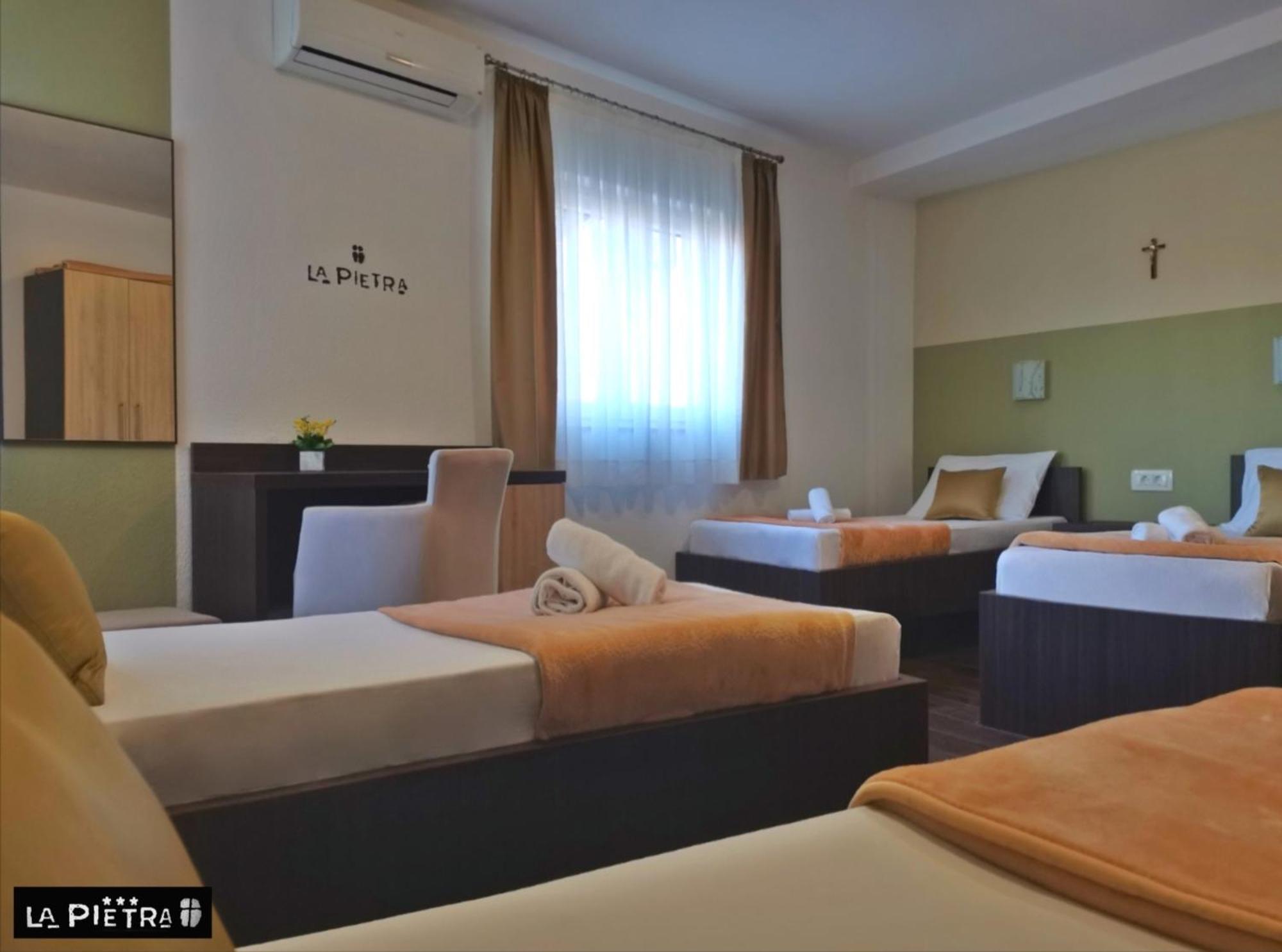 La Pietra Family Hotel Međugorje Стая снимка